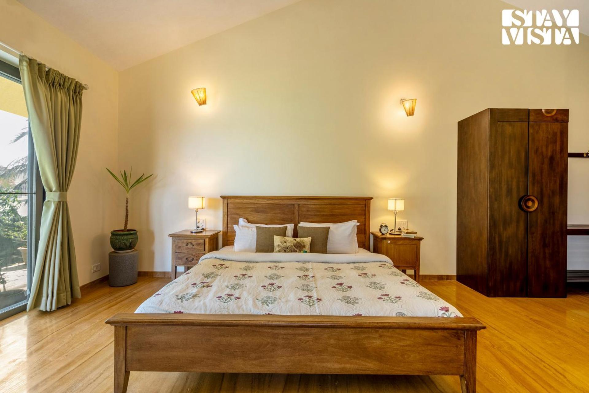 Stayvista At Three Shores With Lake View & Alfresco Dining Khamshet 외부 사진