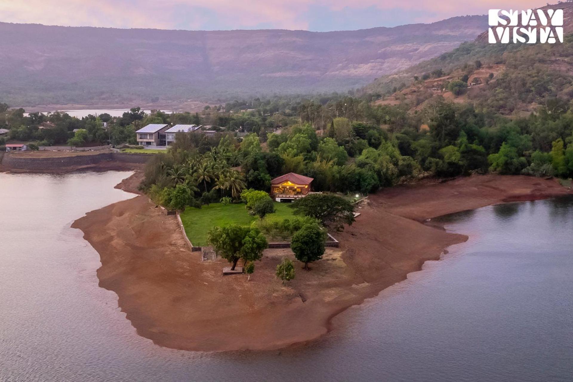 Stayvista At Three Shores With Lake View & Alfresco Dining Khamshet 외부 사진