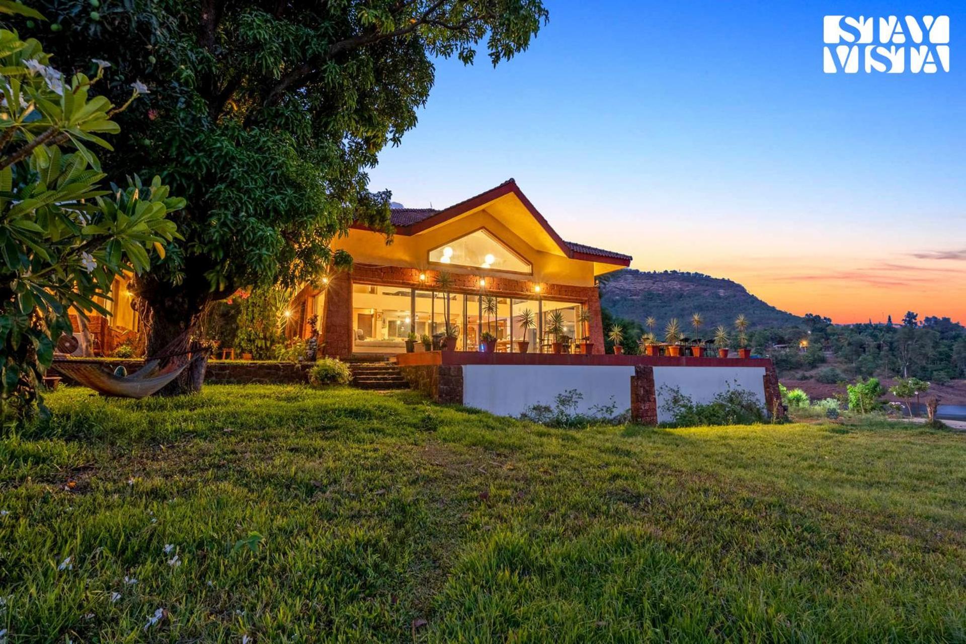 Stayvista At Three Shores With Lake View & Alfresco Dining Khamshet 외부 사진